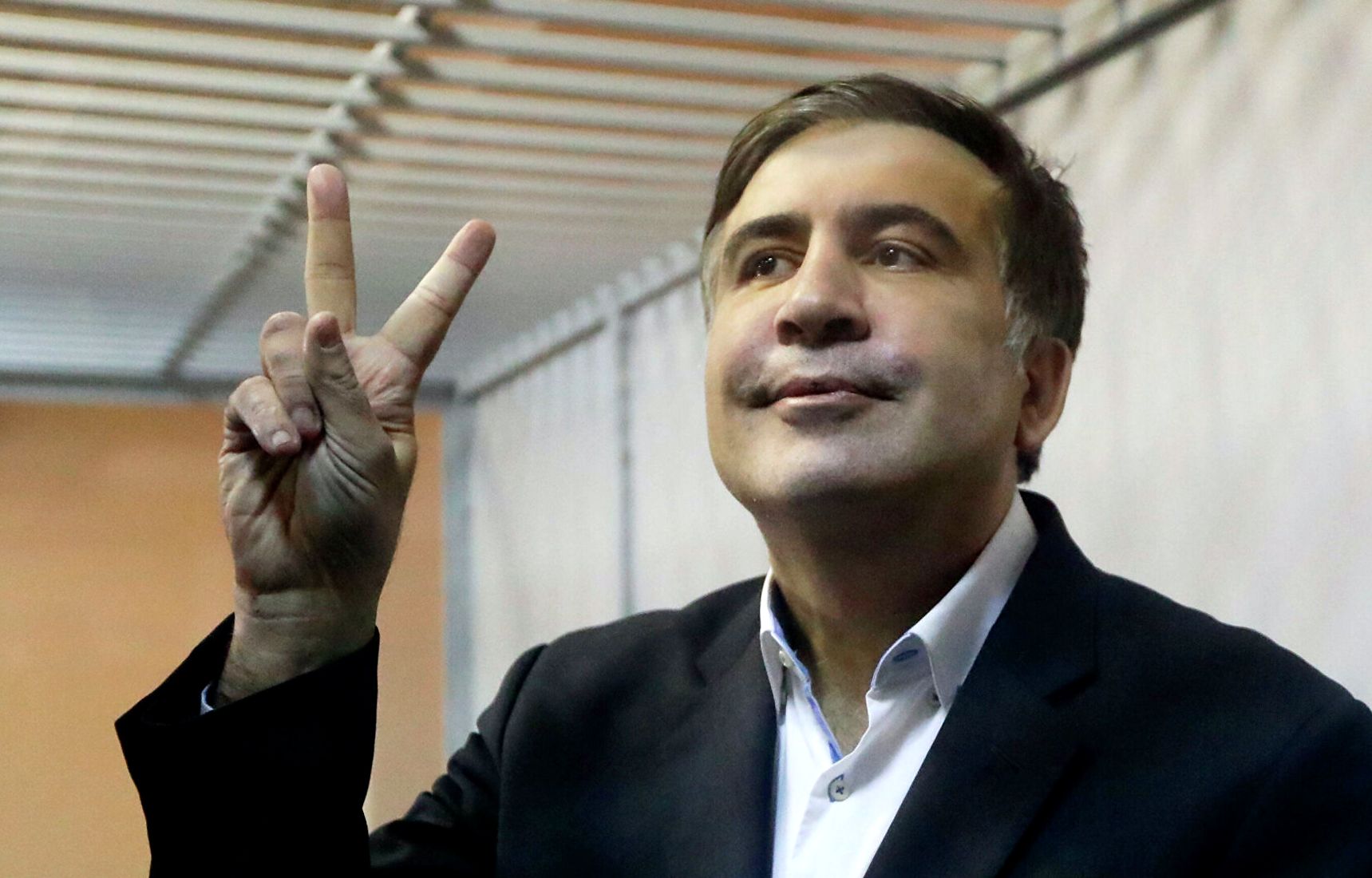 Находящийся в тюрьме Саакашвили купил себе телевизор и плед