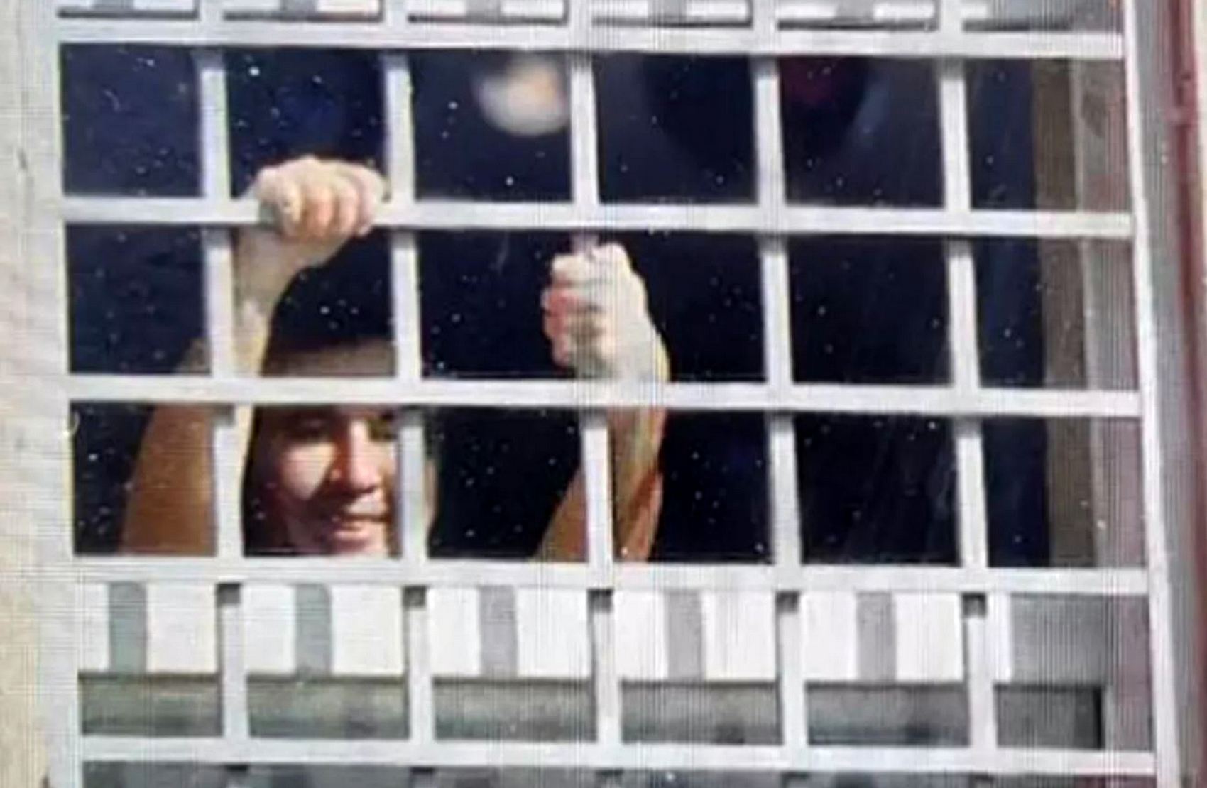 За время заключения Саакашвили его навестили более 100 раз: в комнате свиданий решили увеличить барьер