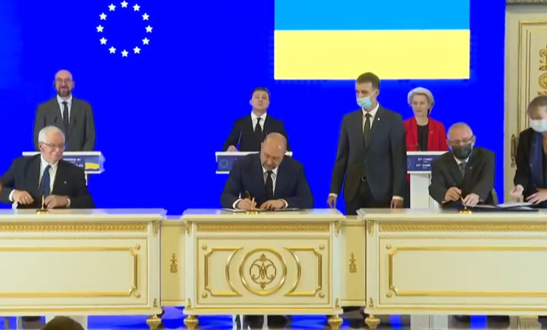 Украина и ЕС подписали соглашение об «открытом небе» - 1 - изображение