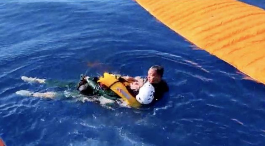 В Турции украинка столкнулась с парашютистом и упала в море (видео) - 3 - изображение