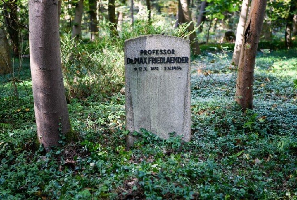 В Германии отрицателя Холокоста похоронили на месте еврейского профессора: подано заявление в полицию - 1 - изображение