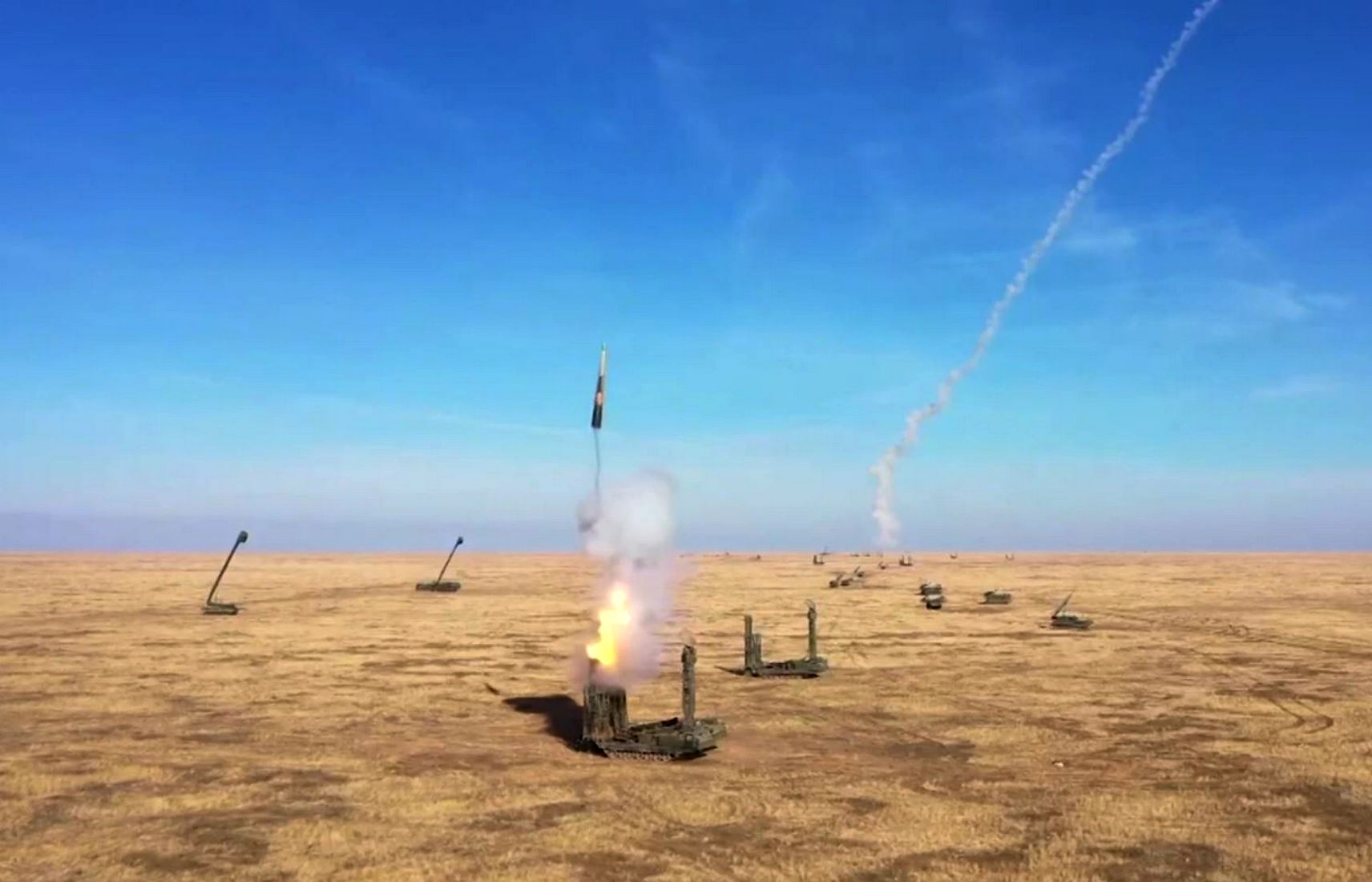Минобороны РФ опубликовало видео учений зенитчиков с боевыми пусками ЗРС С-300В4 и ЗРК «Бук-М3»