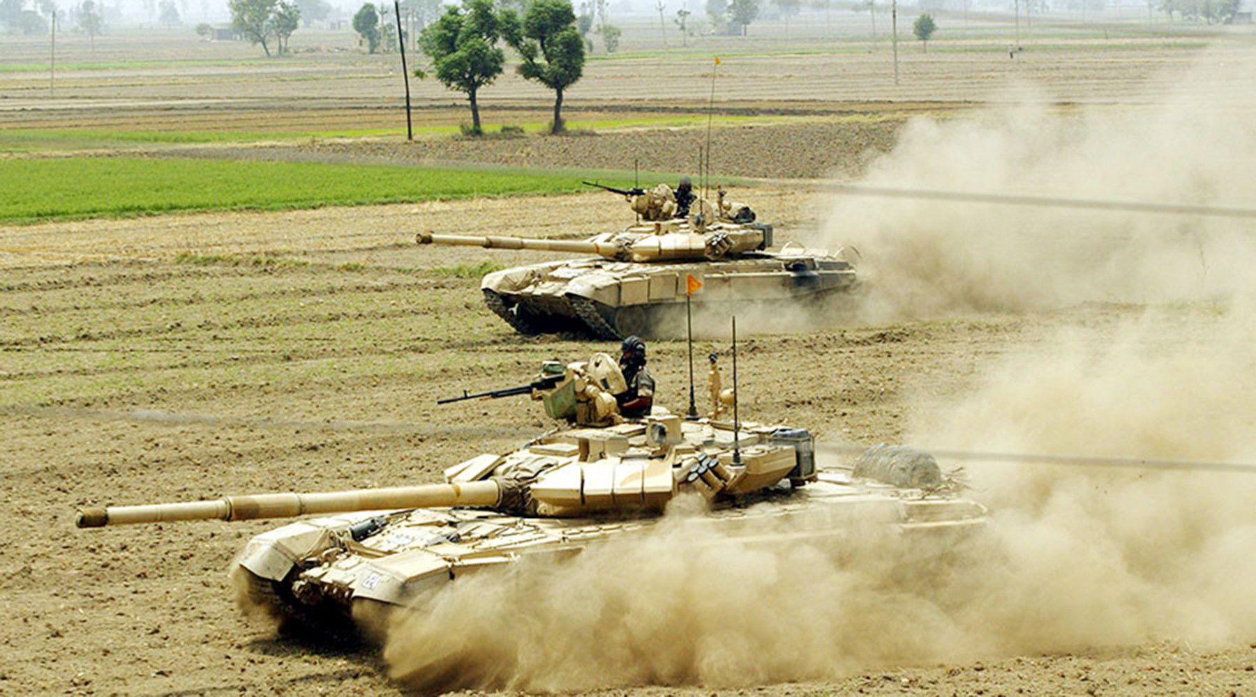 Индия произведет 700 тысяч АК-203 и закупит у России 400 танков Т-90