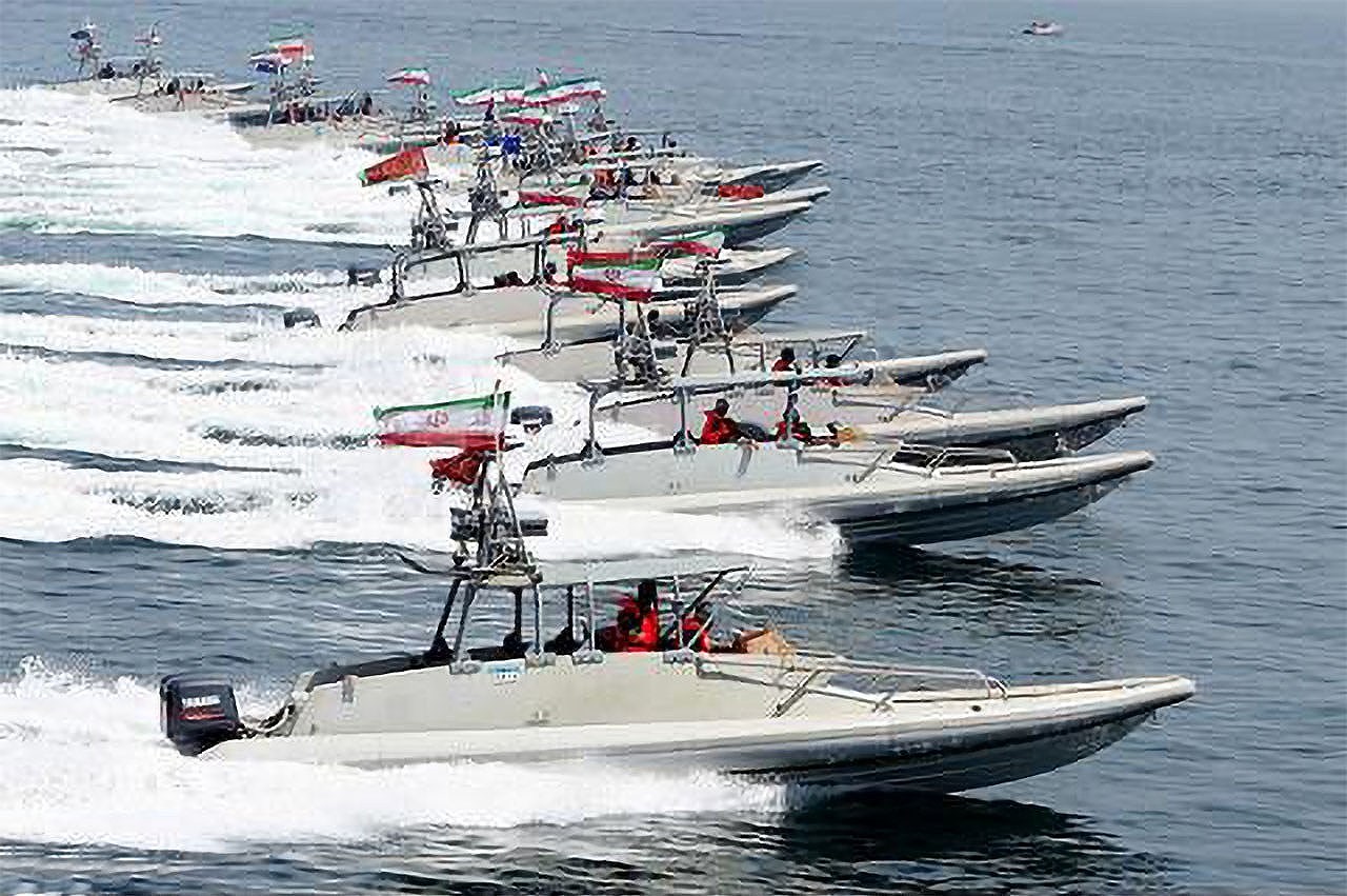 ВМС Ирана сообщили об успешном отражении пиратской атаки со стороны США на иранский танкер в Оманском заливе