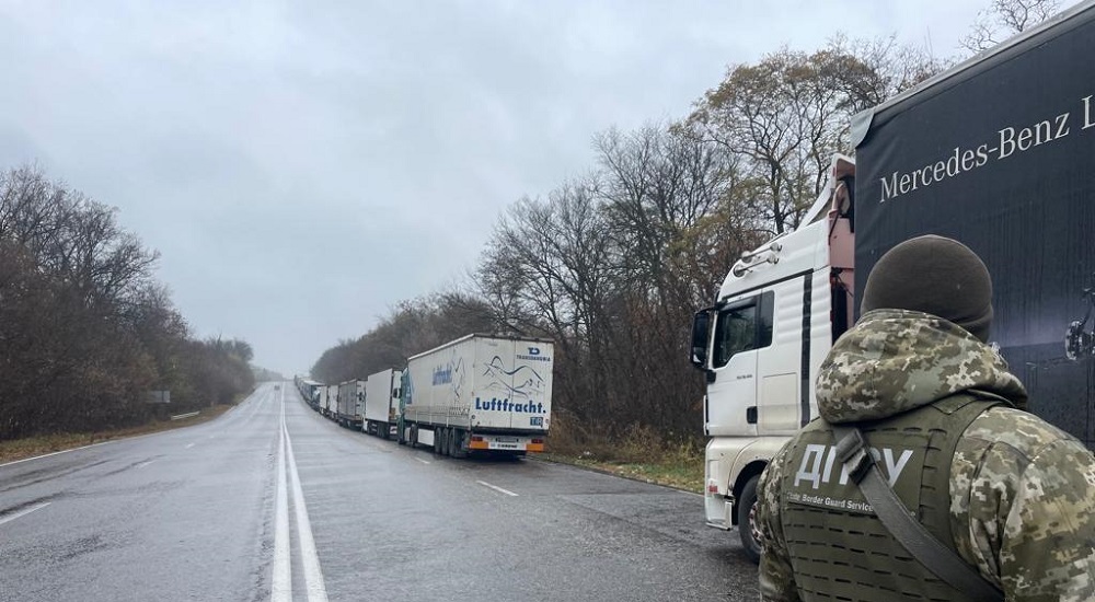 Украинские пограничники пожаловались на медленную работу российских коллег (фото)