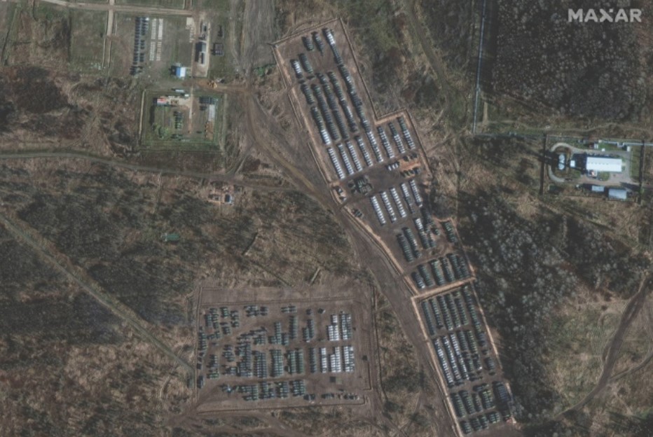 Politico показало спутниковые фото войск РФ «на границе с Украиной» - 2 - изображение