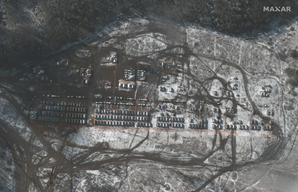 В США опубликовали новые спутниковые снимки с доказательствами наращивания сил российской армии у границы с Украиной - 2 - изображение