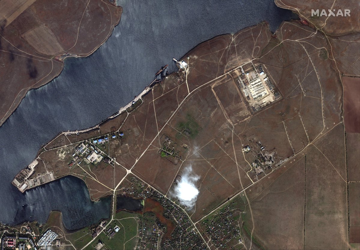 В США опубликовали новые спутниковые снимки с доказательствами наращивания сил российской армии у границы с Украиной - 5 - изображение