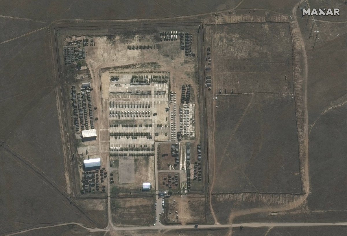 В США опубликовали новые спутниковые снимки с доказательствами наращивания сил российской армии у границы с Украиной - 6 - изображение