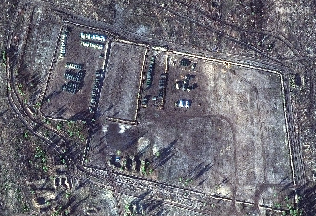 В США опубликовали новые спутниковые снимки с доказательствами наращивания сил российской армии у границы с Украиной - 4 - изображение