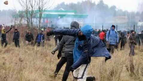 Мигранты атаковали польскую границу со стороны Беларуси