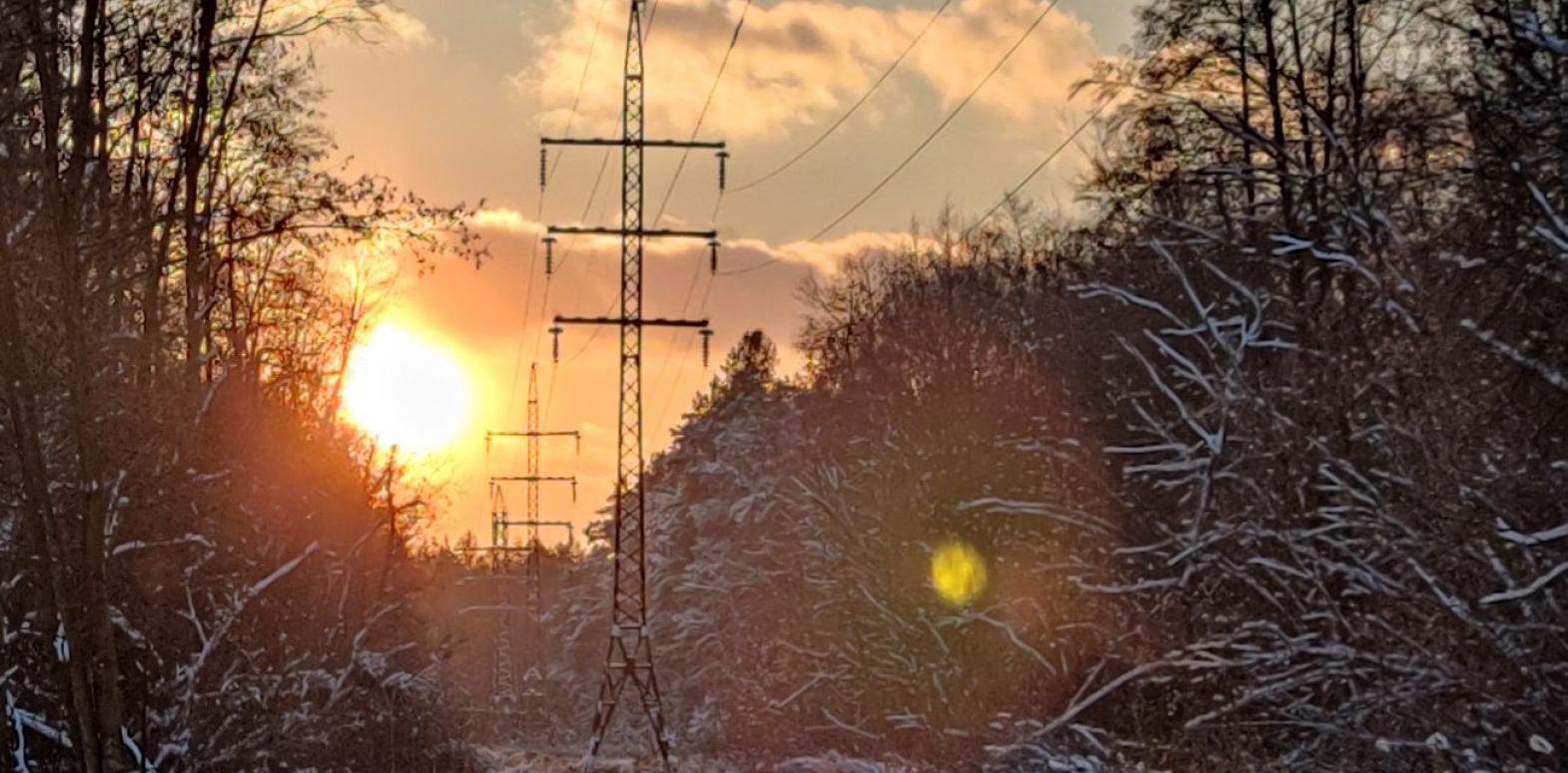 Из-за непогоды 165 населенных пунктов в 6 областях Украины остались без электричества