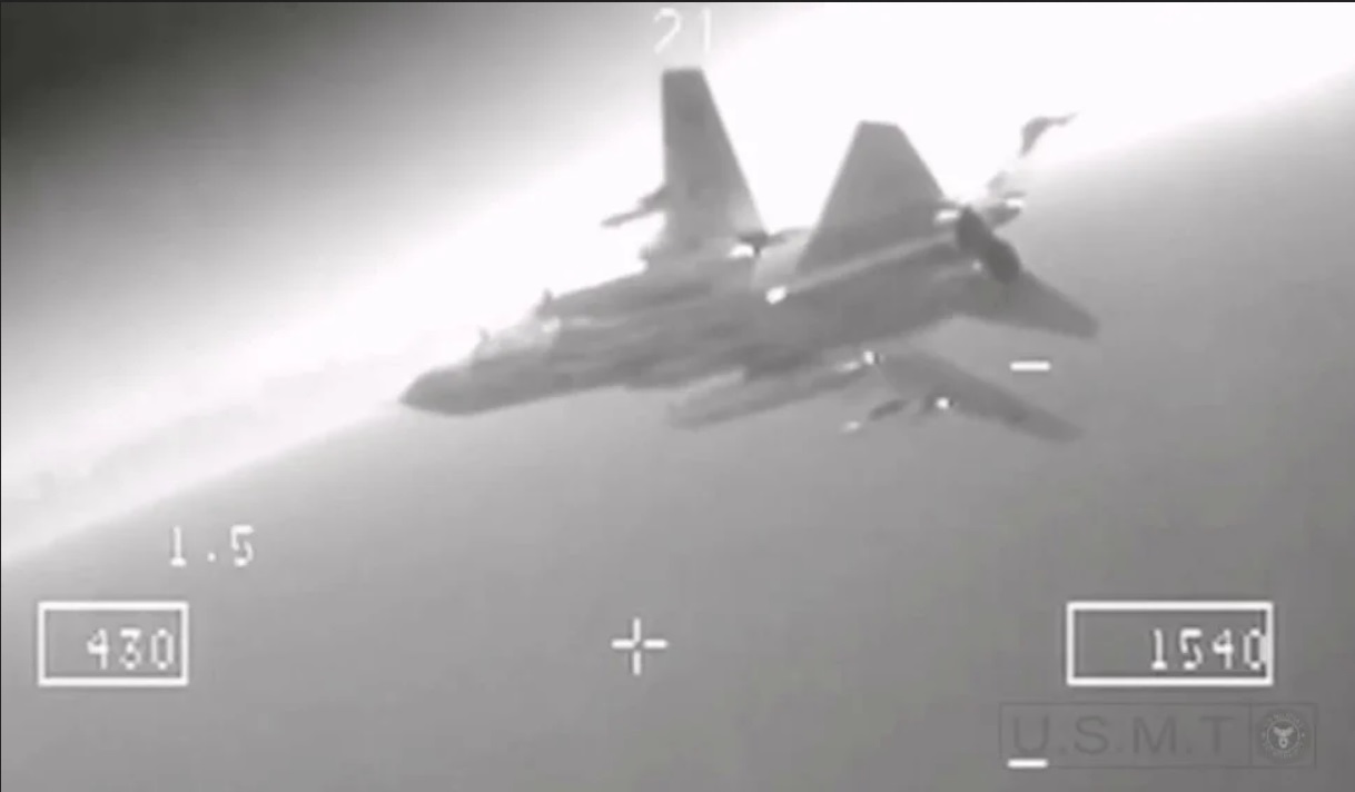 Российские Су-30 и Су-24 «нанесли удар» по кораблю НАТО в Балтийском море (видео)
