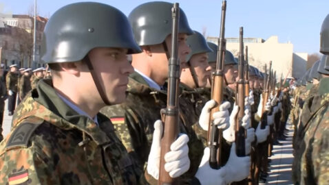 «Пять тысяч касок? Нам нужно сто тысяч»: посол Мельник обвинил Германию в трусости из-за нежелания снабжать Украину вооружением