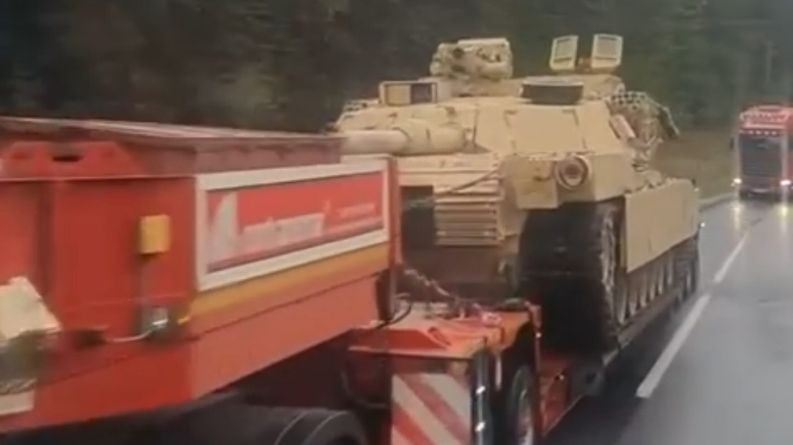 Появились видео переброски американской бронетехники через Польшу и Румынию к украинской границе