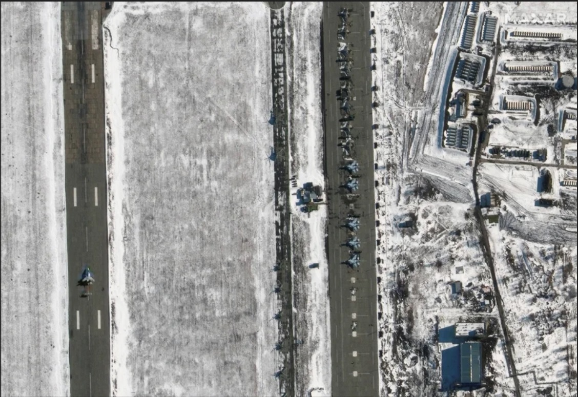 Опубликованы новые спутниковые снимки с «доказательствами усиления активности» сил российской армии у границы с Украиной - 1 - изображение