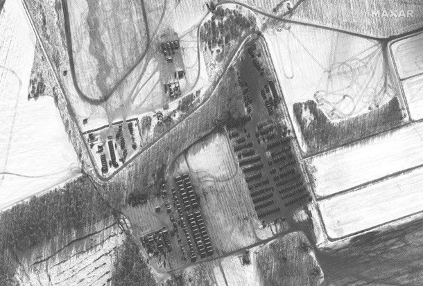 Опубликованы новые спутниковые снимки с доказательствами продолжающегося наращивания сил российской армии у границы с Украиной - 7 - изображение