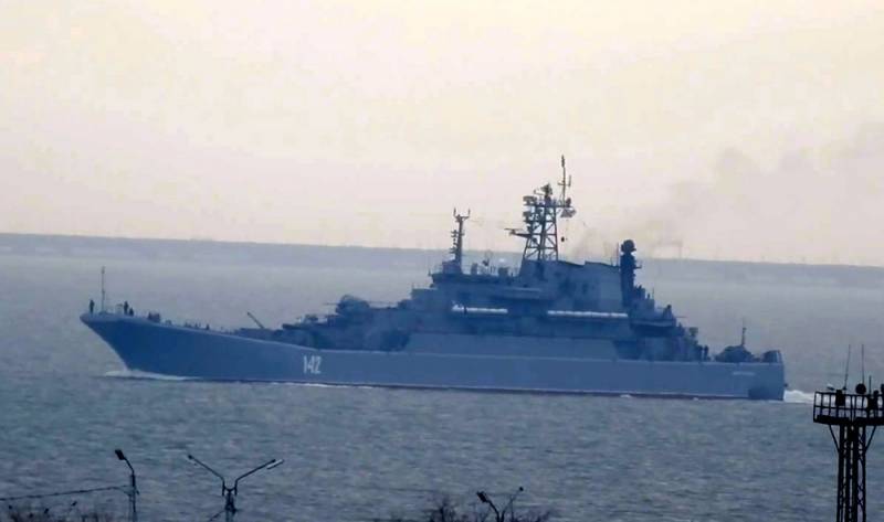 В Азовское море вошла эскадра боевых кораблей ВМФ РФ (видео)
