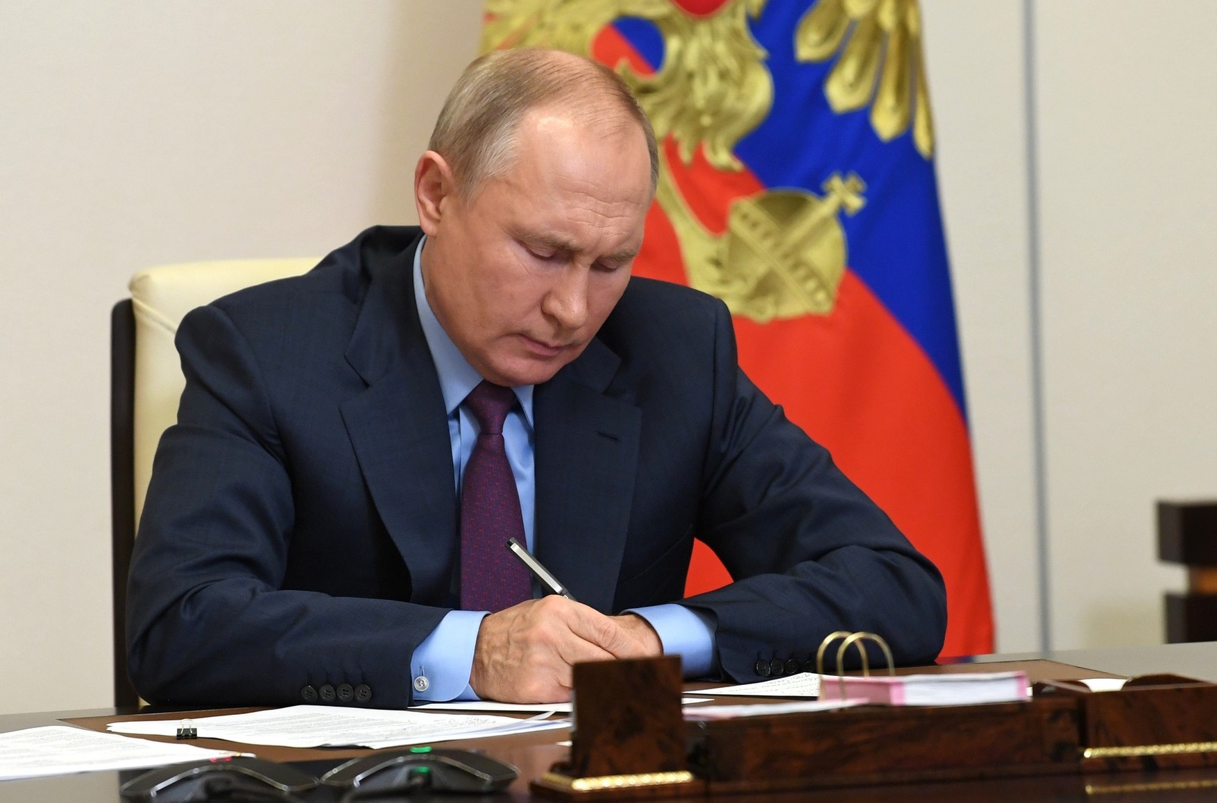 Путин подписал указы о признании независимости «ДНР» и «ЛНР»