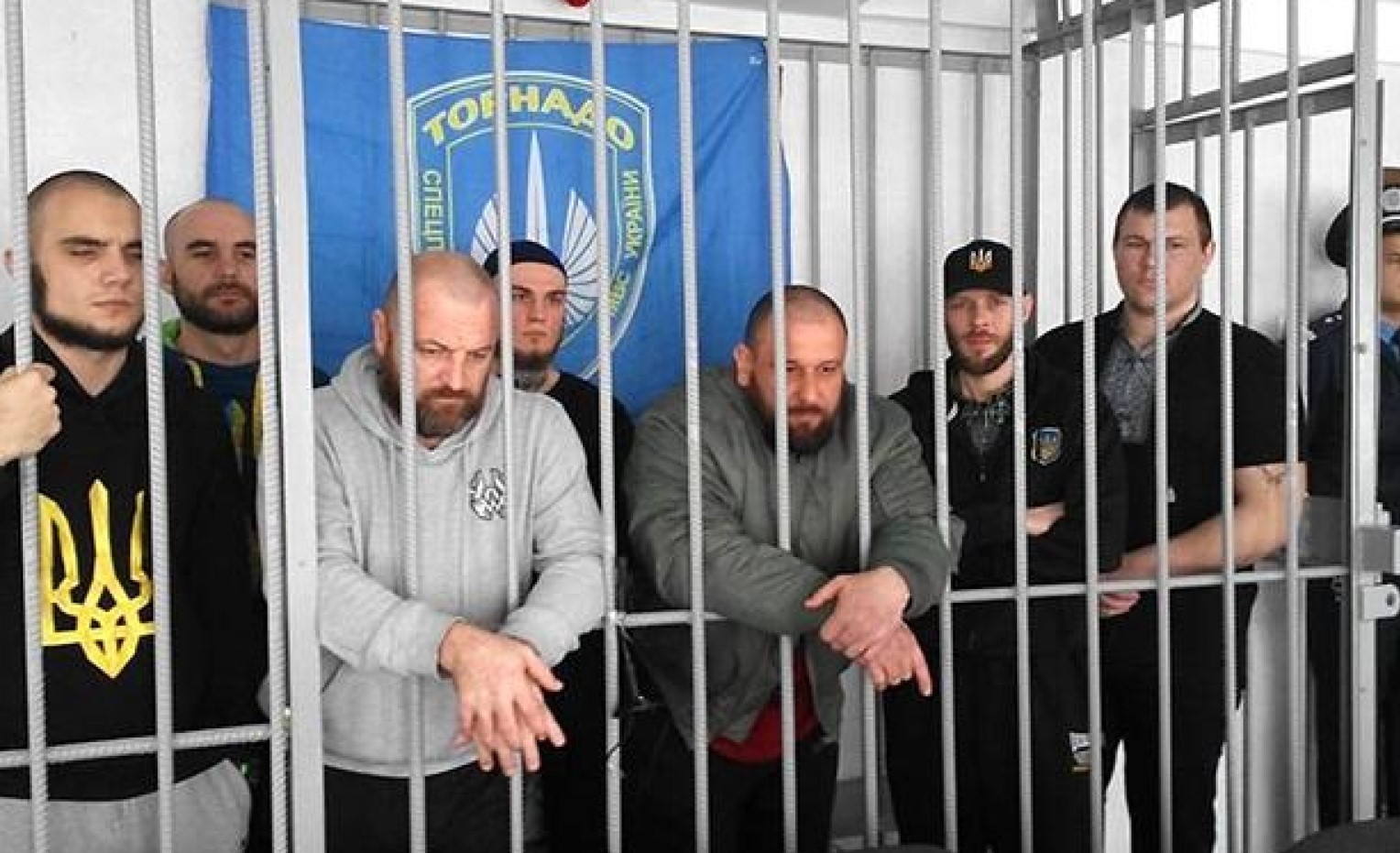 «Они должны искупить свою вину»: Зеленский решил выпустить из-под стражи бывших участников боевых действий