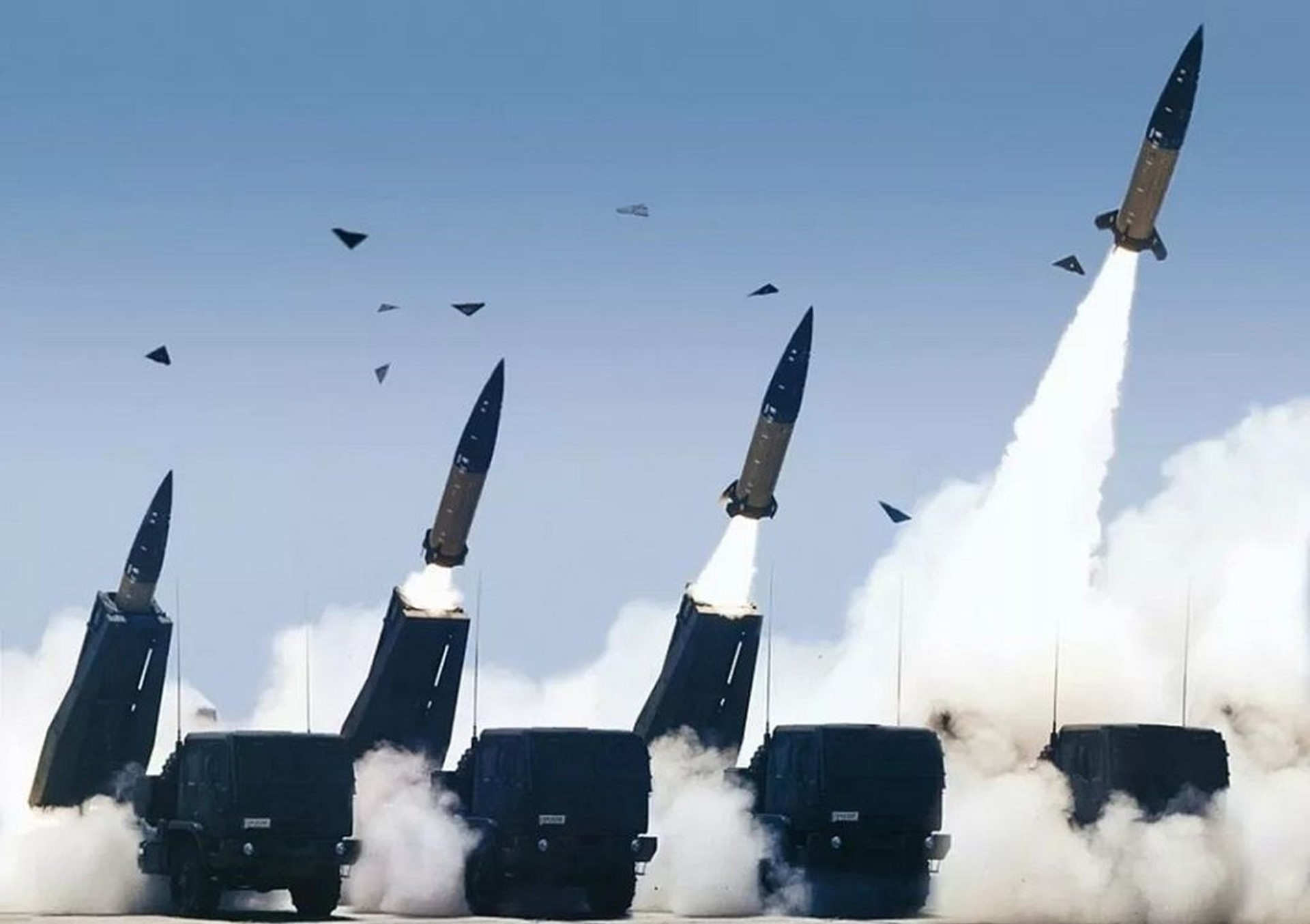Ядерная ракета америки. MGM-140 atacms. HIMARS 777. Ракета atacms США. Ракеты малой и средней дальности НАТО.